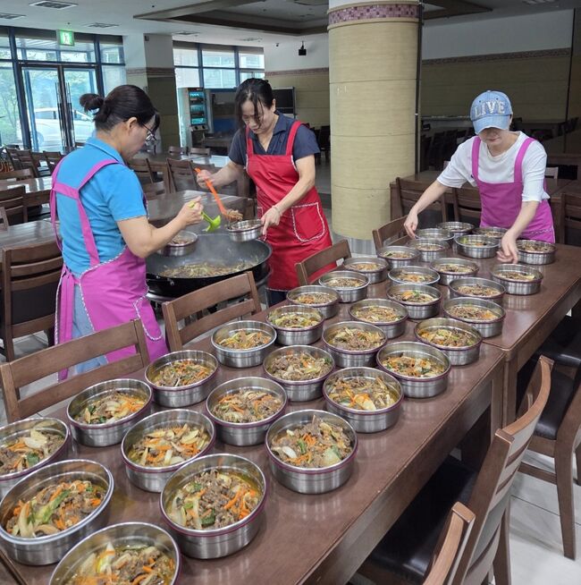 제천시, 문을 두드리면 따뜻한 마음이 도착합니다” 제천제일교회 무지개봉사단 반찬봉사팀